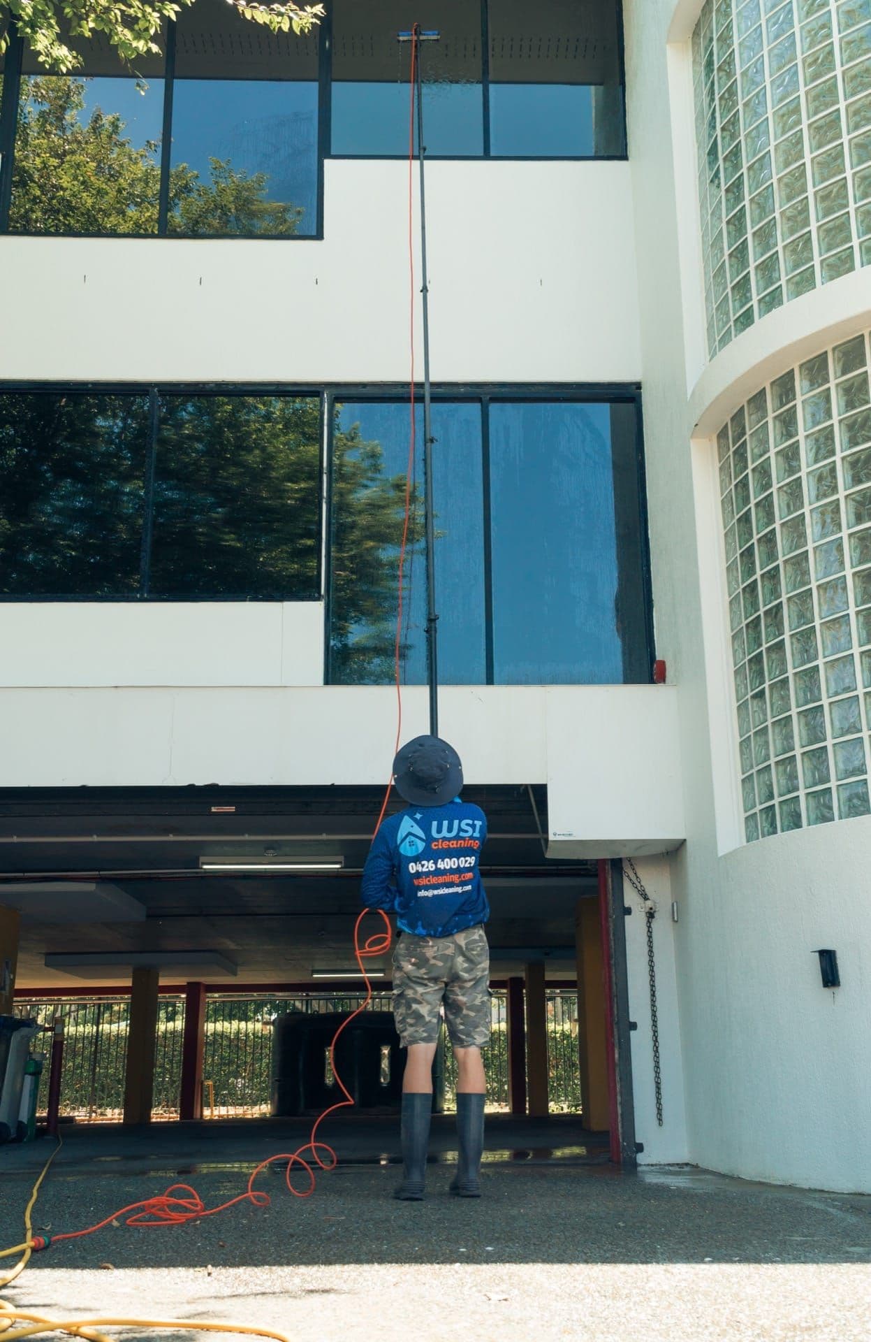 Streak-free window cleaning of a Brisbane residential exterior